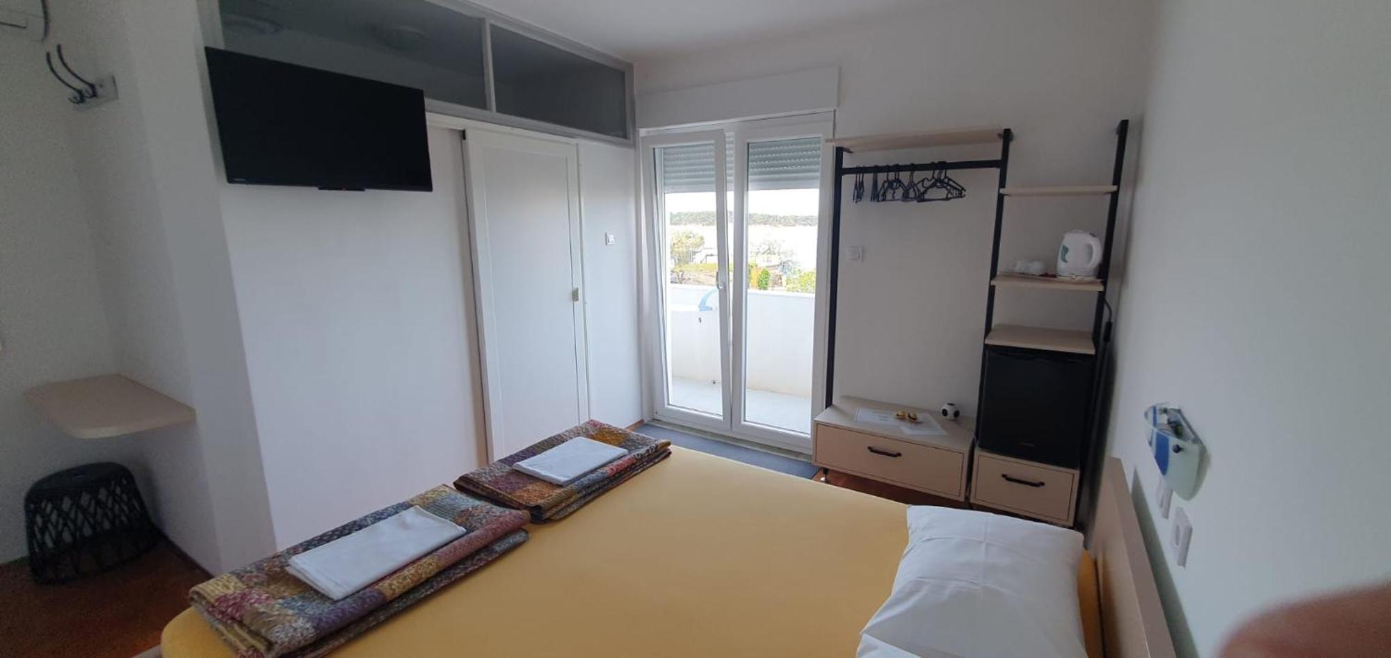 Apartments & Rooms Fam Ribaric Banjol Szoba fotó
