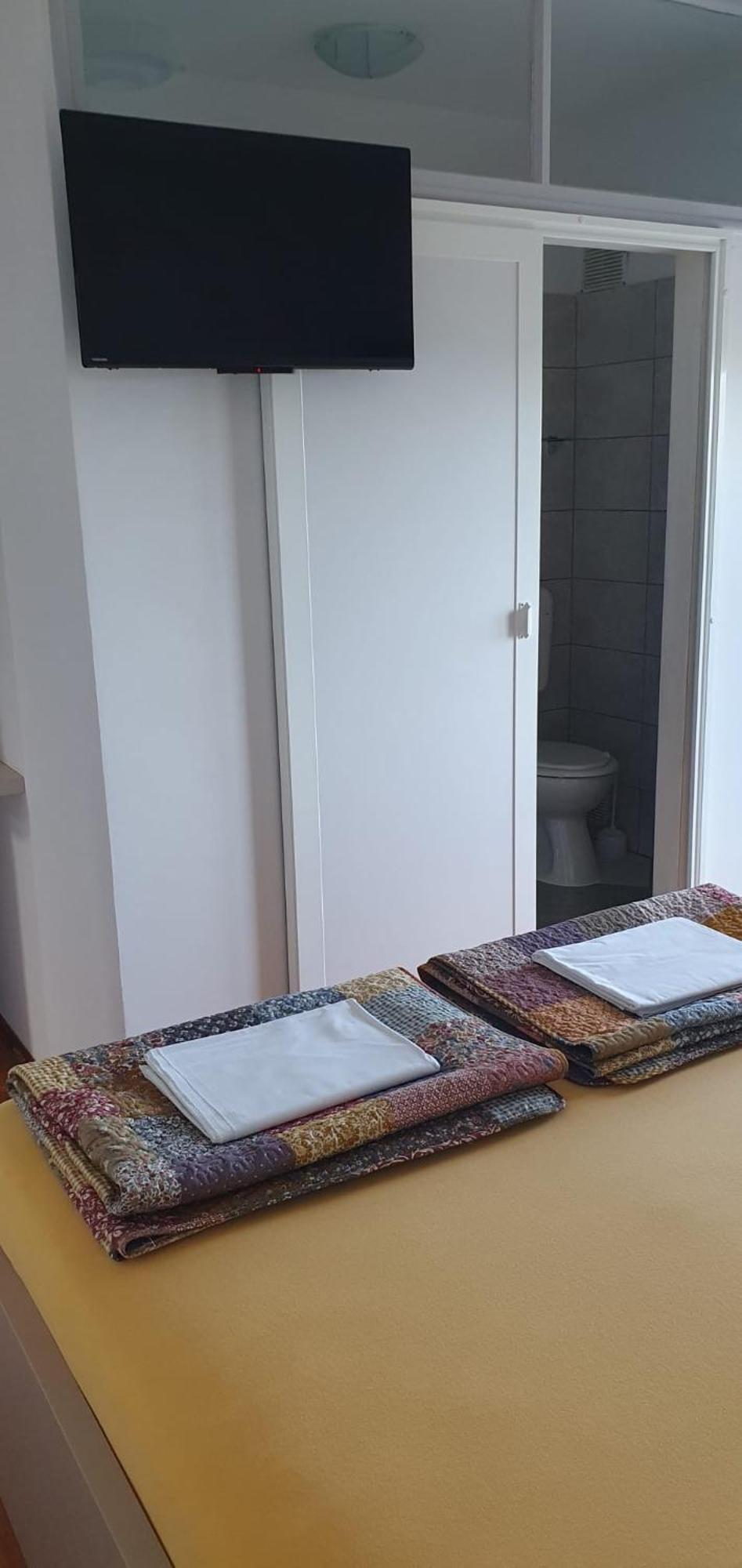 Apartments & Rooms Fam Ribaric Banjol Szoba fotó